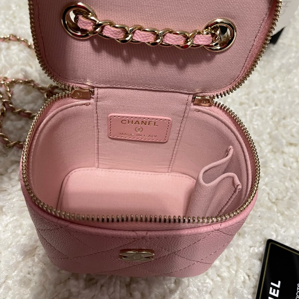 CHANEL Vanity on a Chain Pink Caviar 💗 - Picture 4 of 10